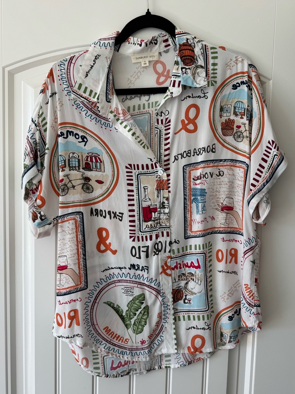 Sunburst Kiss | Postcard Travel Print Button Up Blouse | Size: Medium | EUC